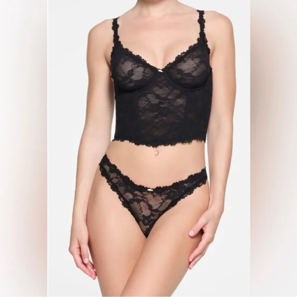 Skims Stretch Lace Corset and Thong set NWT